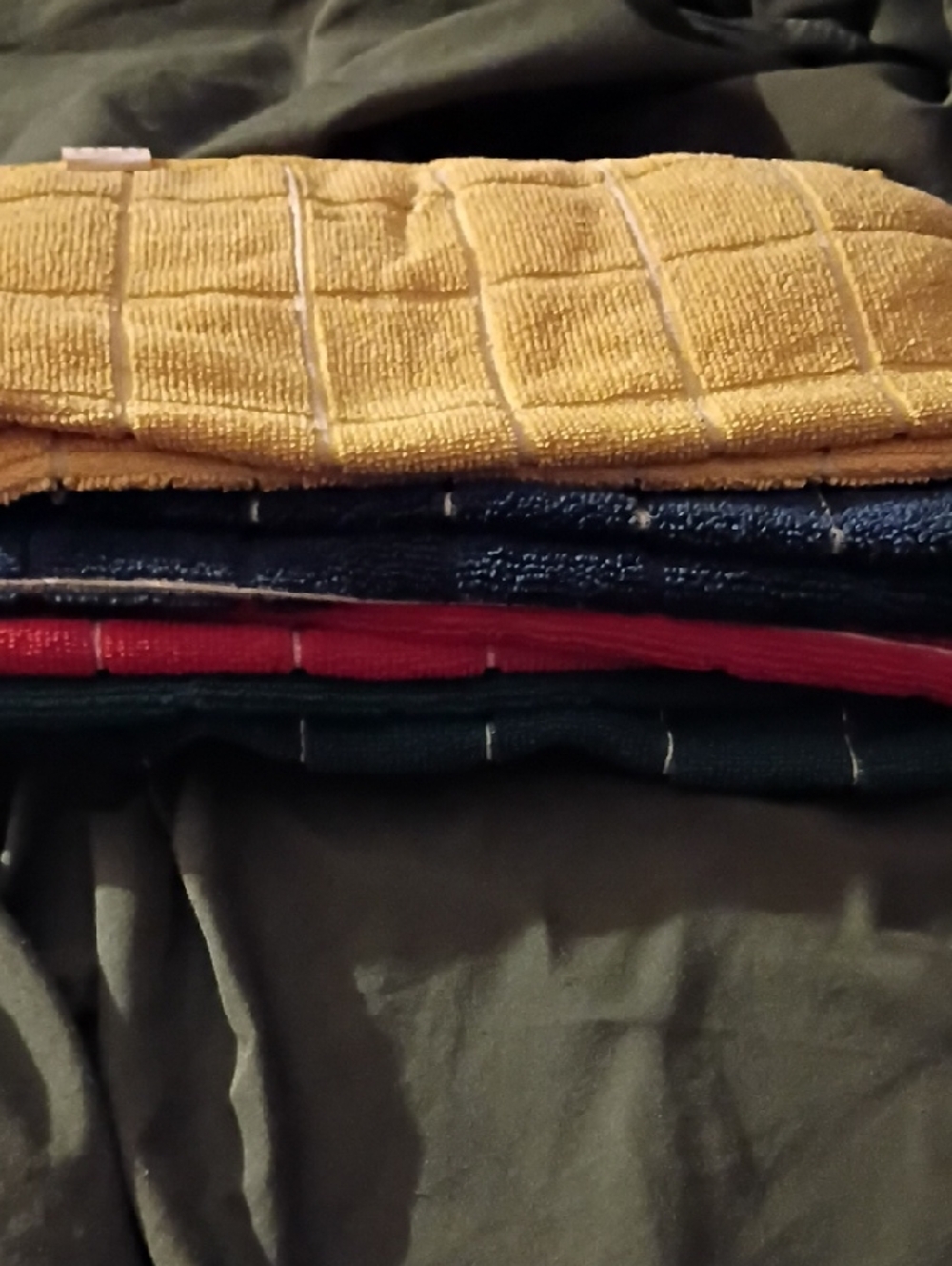 8 Stack of Colorful Kitchen Towels - Yellow, Navy, Red Etc But Used As Washcloth